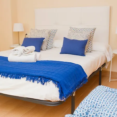 Spanish Into Cathedral Square By La Recepcion Apartamento *